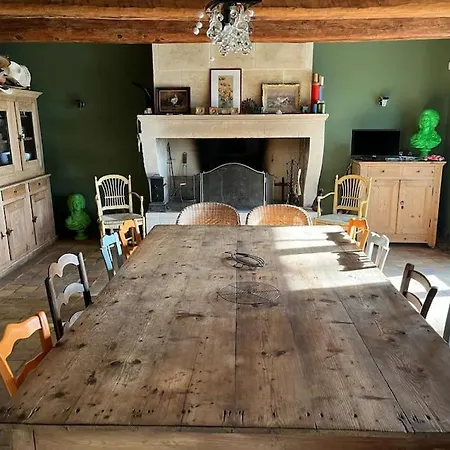 Spacieux Mas Provencale Саррьян